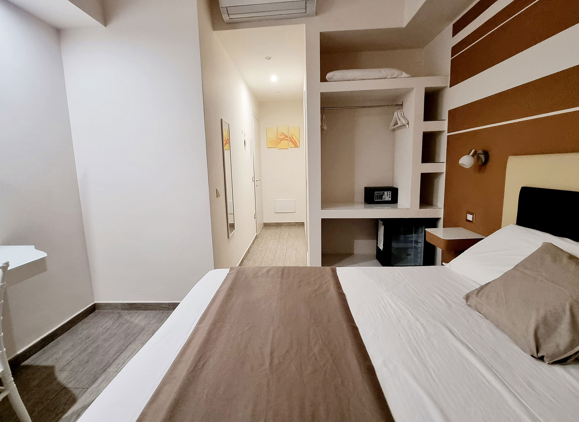 Zimmer mit Balkon